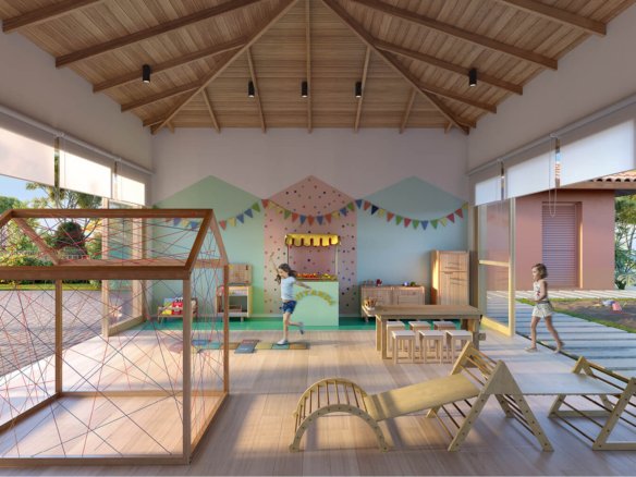 Espaço infantil coberto com brinquedos, mesas pequenas e telhado de madeira aparente.