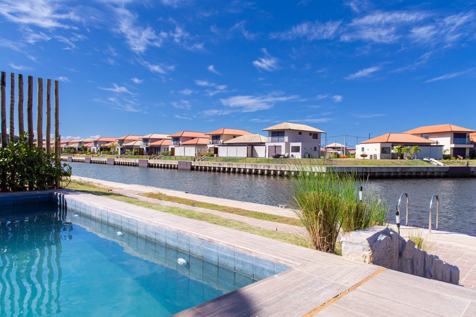 Toriba Norte — Condomínio B, casa 10: piscina e casas da outra margem